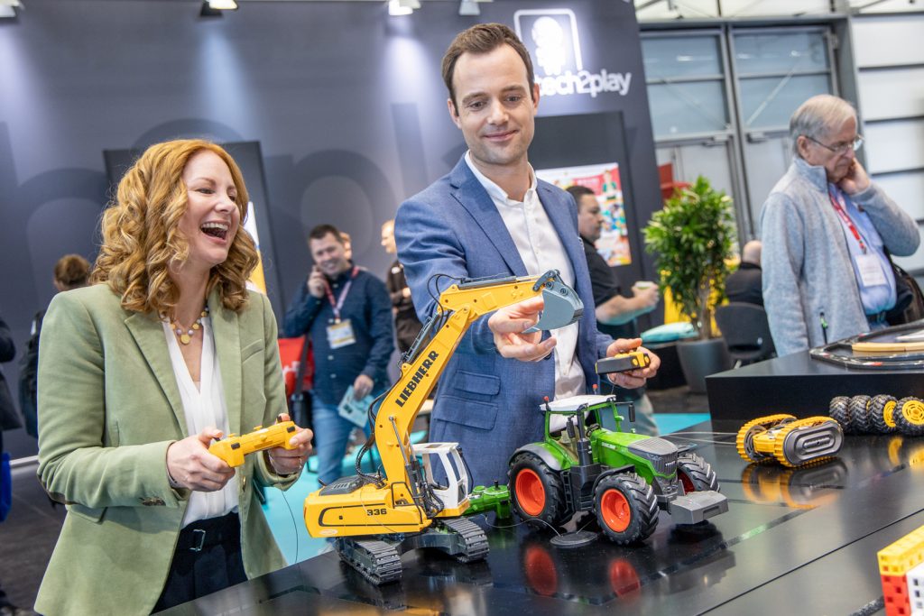 /ueditor/image/2025/12/22/2f9b3b6c43a153edac03acee09ff1b44.jpg 纽伦堡玩具3-1-1024x683.jpg